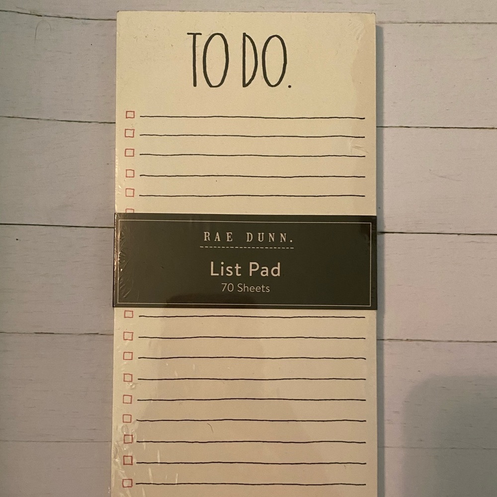 ✅Rae Dunn list pad.